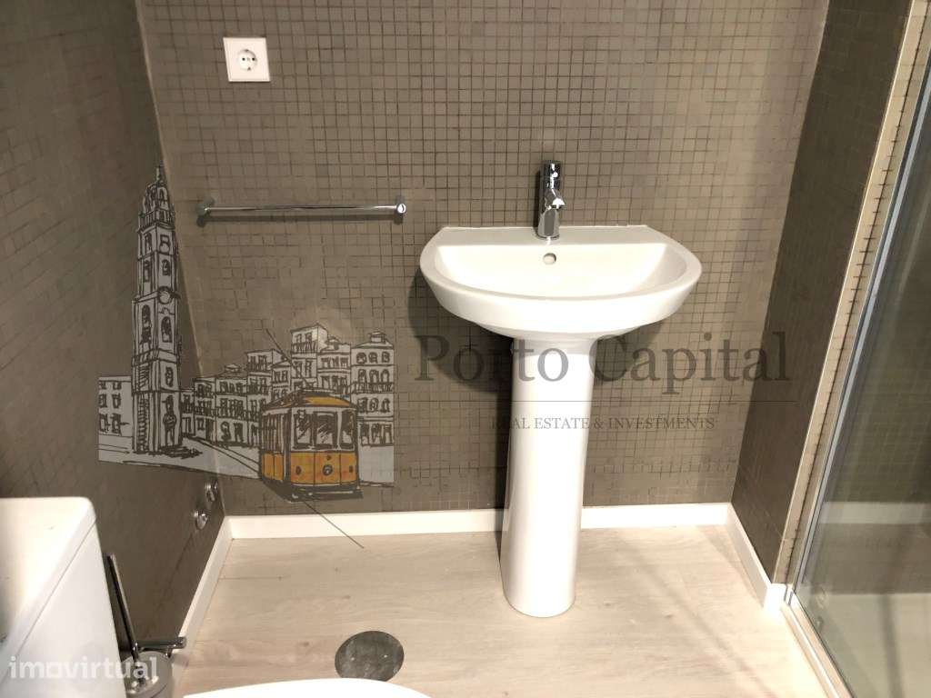 Arrenda-se apartamento T2 na cidade do Porto, perto de São Lázaro.... - Grande imagem: 3/25