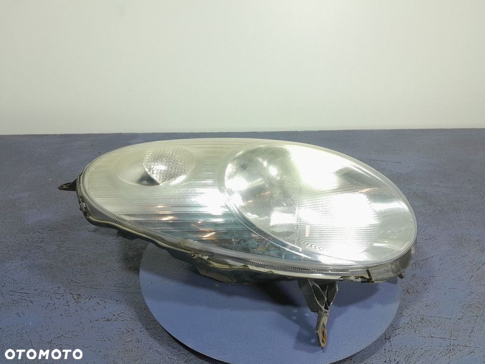 NISSAN MICRA K12 REFLEKTOR LAMPA PRZÓD PRAWY EU 26010BC50B - 2