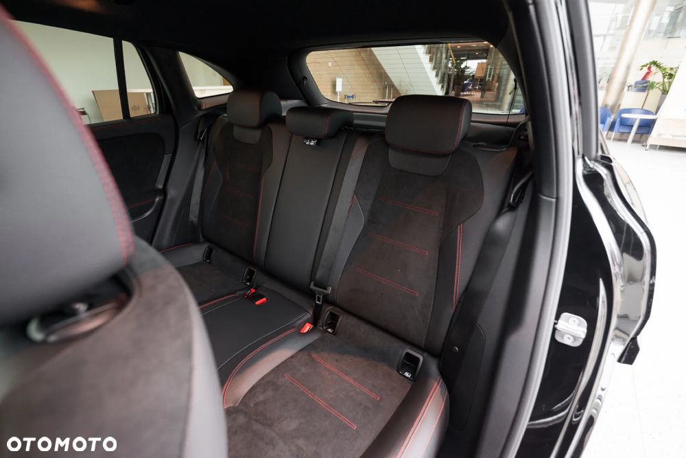 Mercedes-Benz GLA 200 d 4-Matic AMG Line - 12