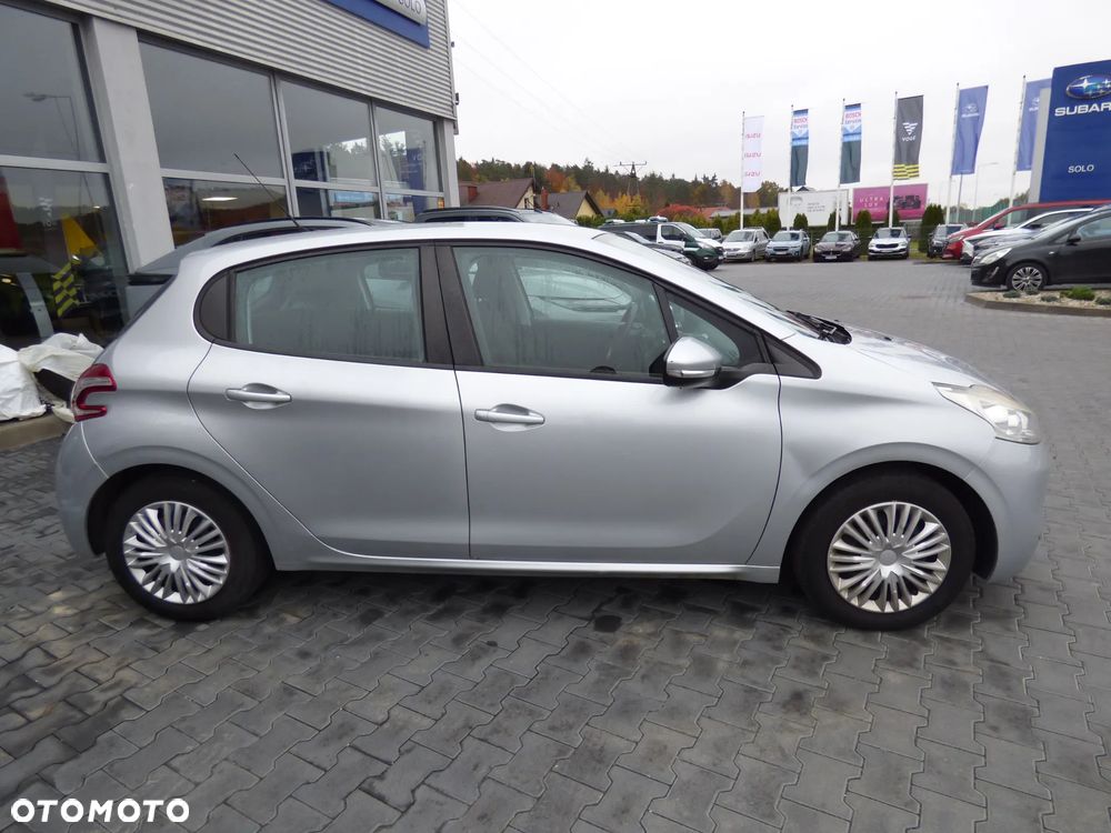 Peugeot 208 - 5