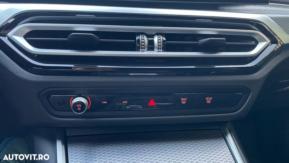 BMW Seria 3 320i Aut. M Sport - 32