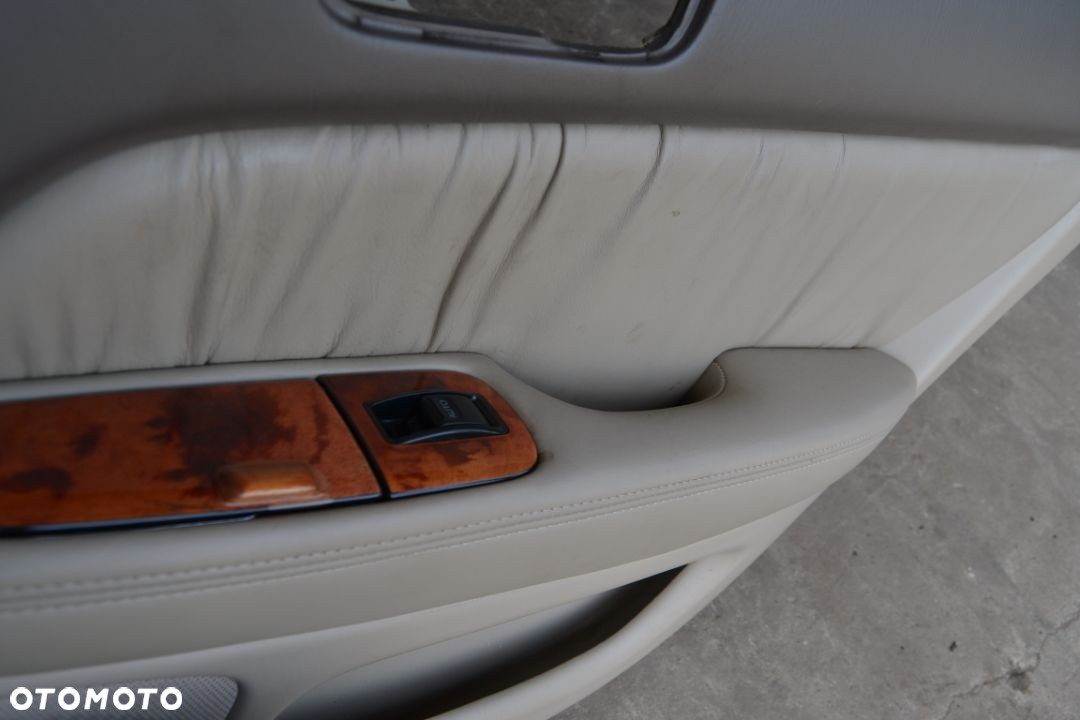 Boczek prawy tył  Lexus LS 400 - 2