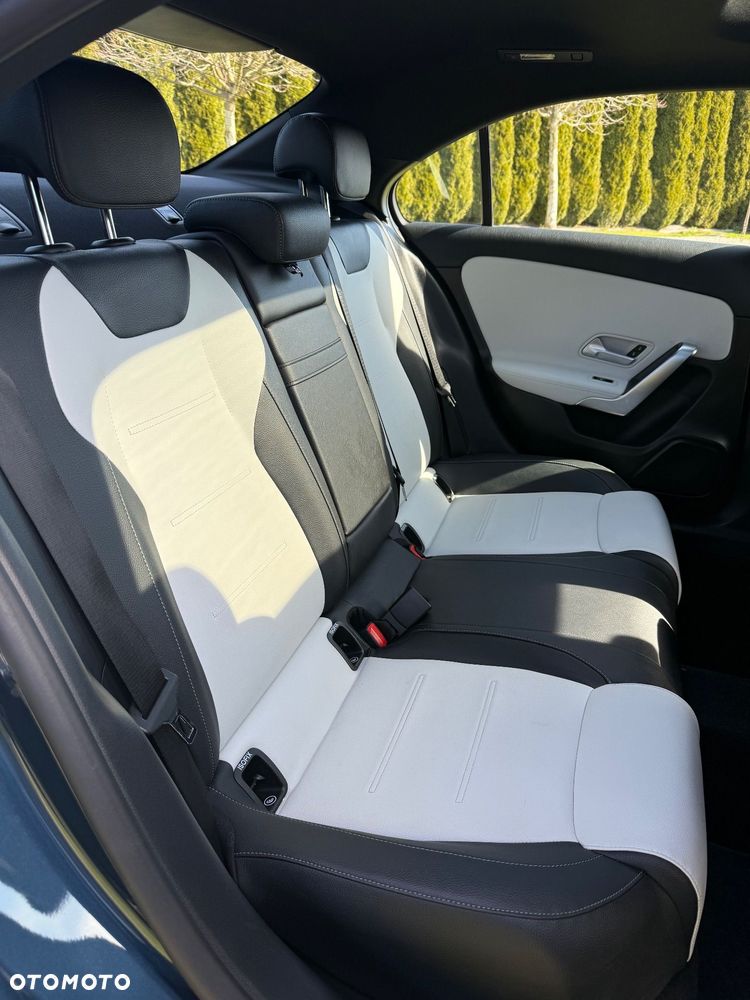 Mercedes-Benz Klasa A 220 4-Matic AMG Line 8G-DCT - 12