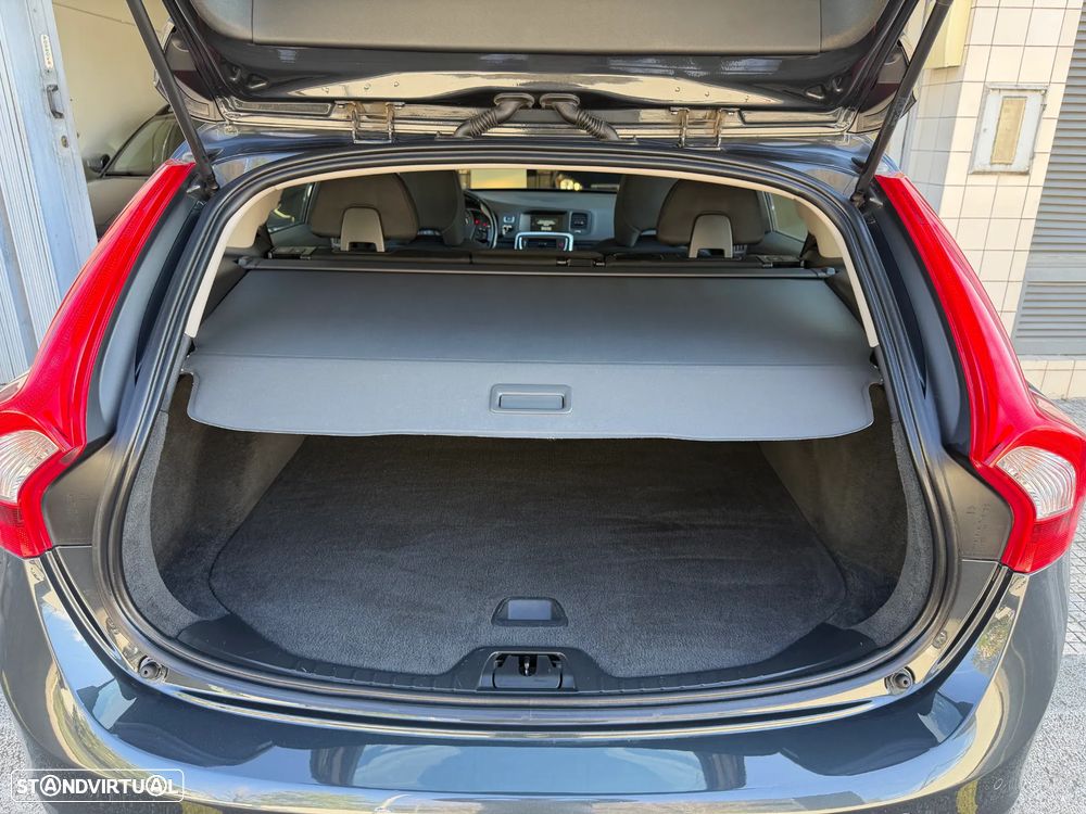 Volvo V60 2.0 D4 Momentum Eco - 38