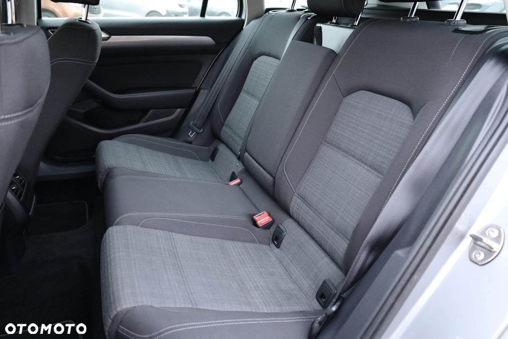Volkswagen Passat - 34