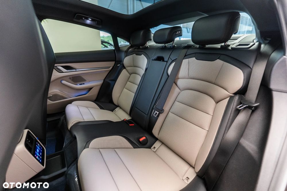Porsche Taycan 105kWh 4S Black Edition - 15