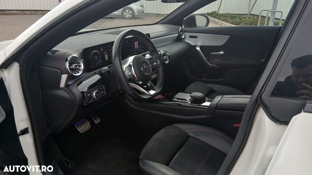 Mercedes-Benz CLA 200 7G-DCT AMG Line - 3