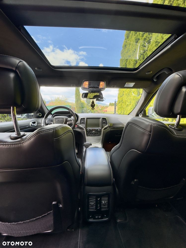 Jeep Grand Cherokee SRT - 16