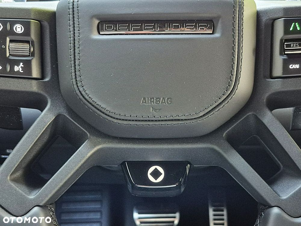 Land Rover Defender 110 P635 OCTA - 33