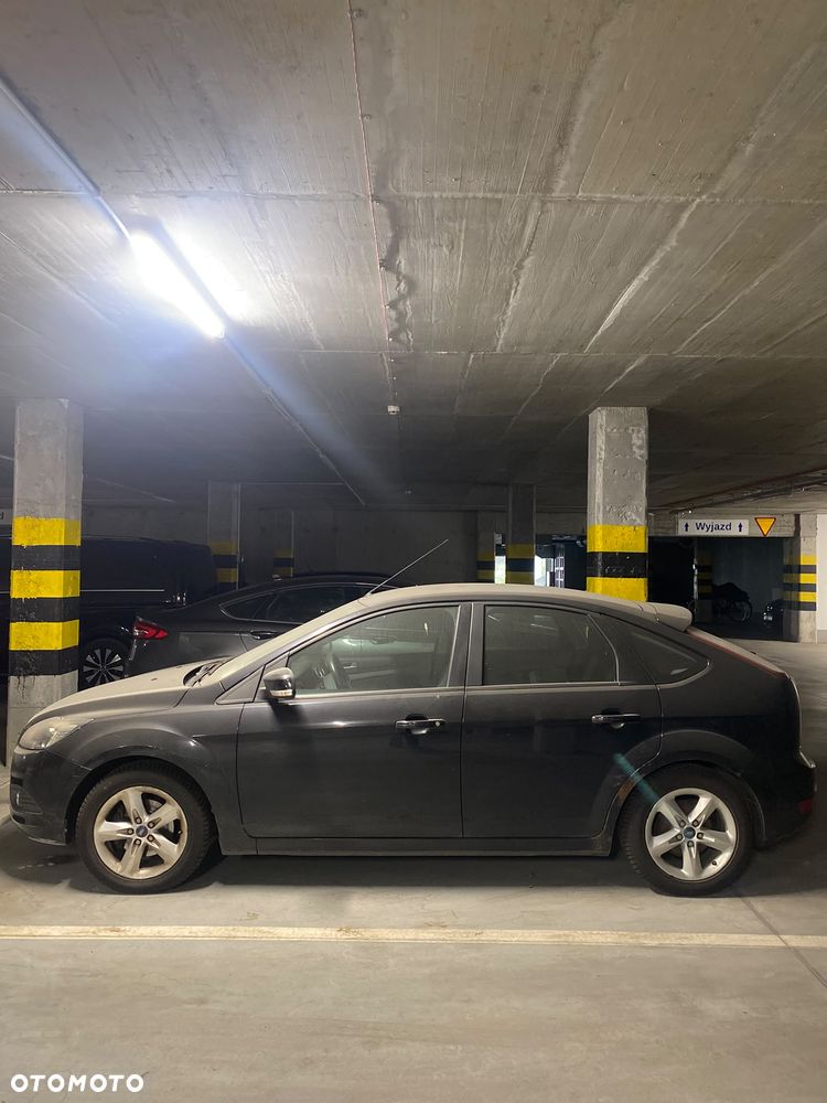 Ford Focus 1.6 Ambiente - 4