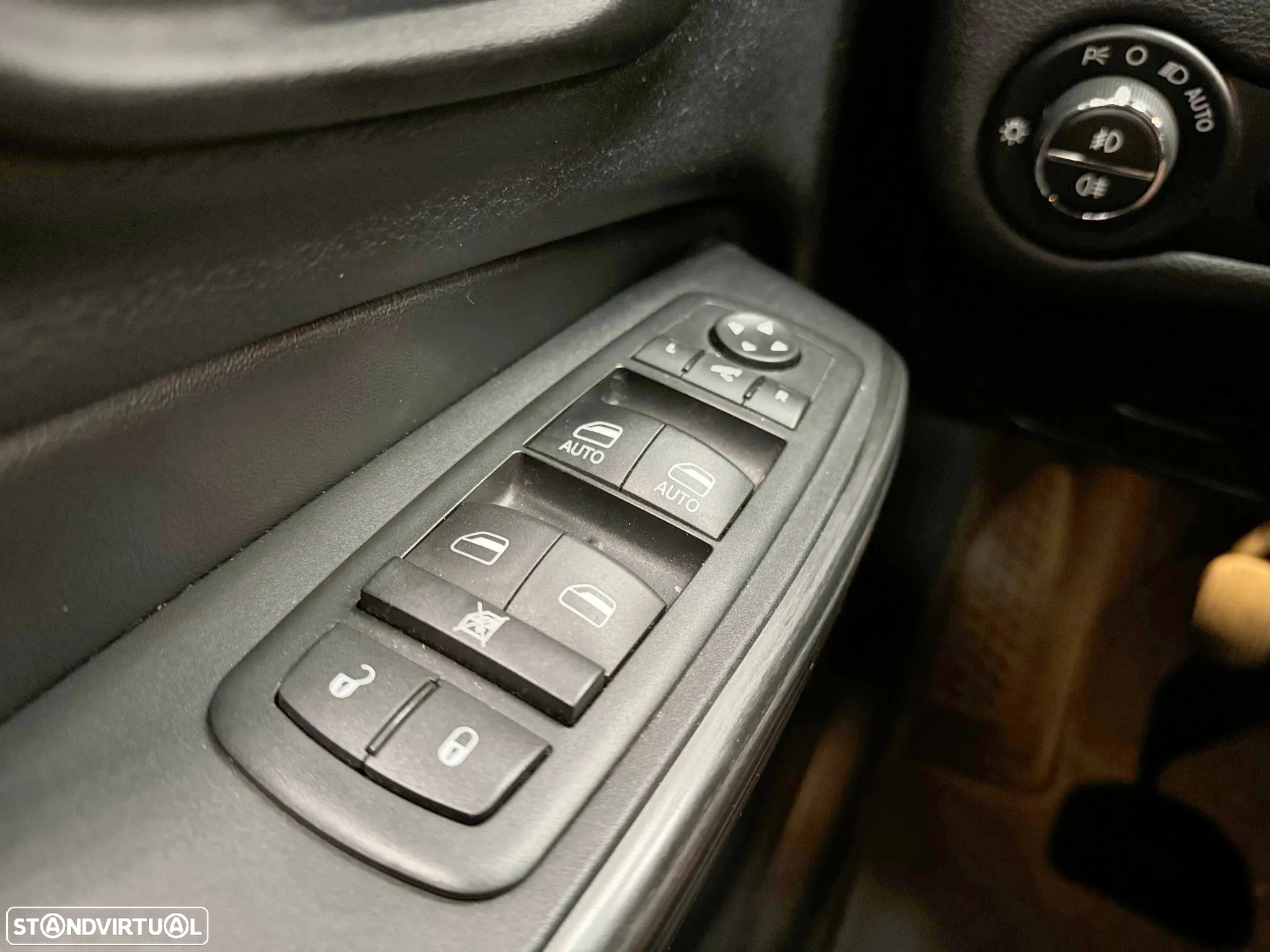 Jeep Grand Cherokee - 27