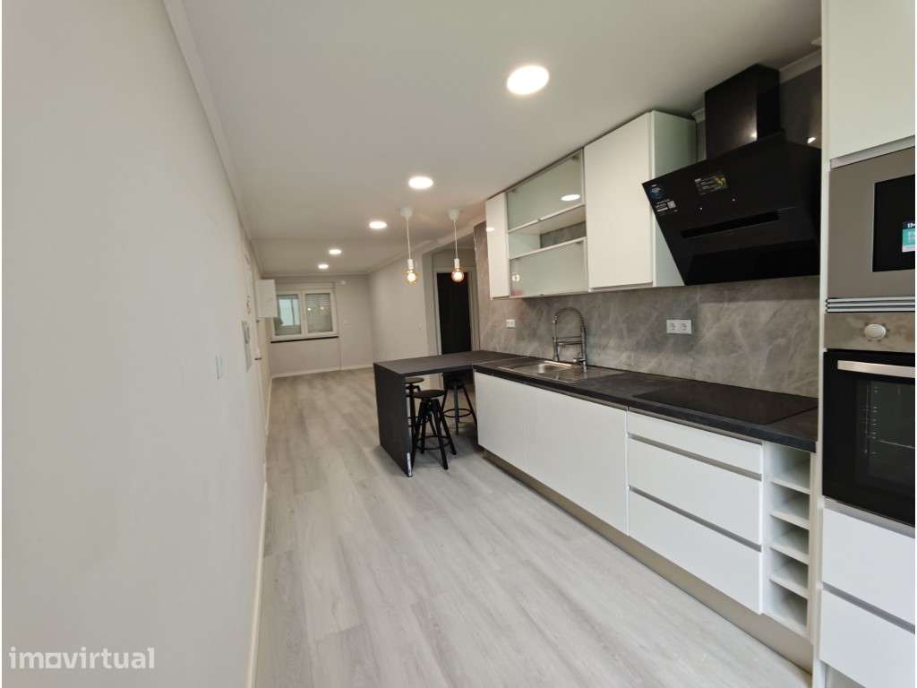 Oportunidade em Benfica! Apartamento T2 Remodelado pronto a habitar... - Grande imagem: 2/13