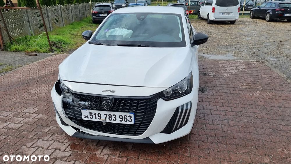 Peugeot 208 - 15