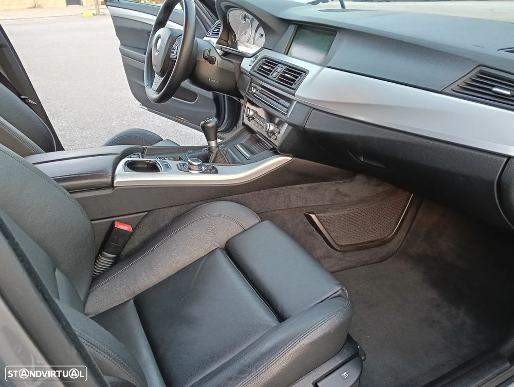 BMW 525 d Pack M - 24