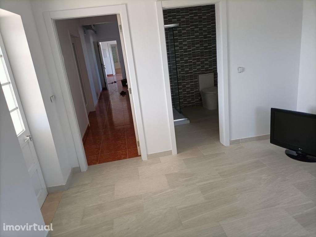 Moradia-T-8 com Terreno-Casal Jorge Dias-Alcobaça-Leiria - Grande imagem: 5/17