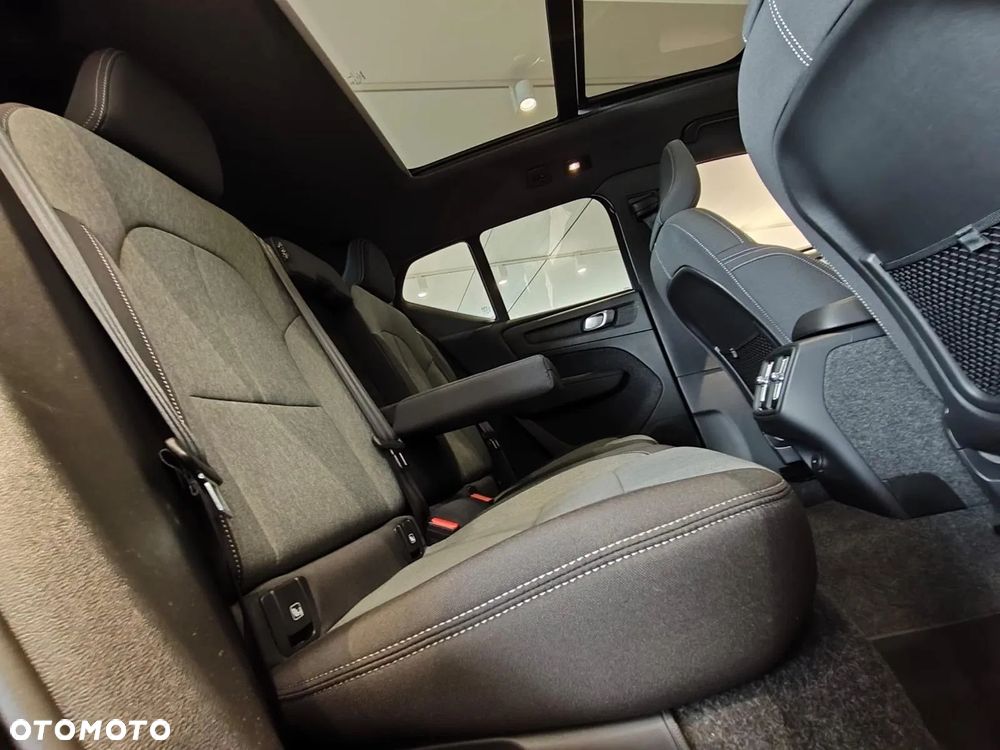Volvo XC 40 B4 AWD Ultimate Dark - 24