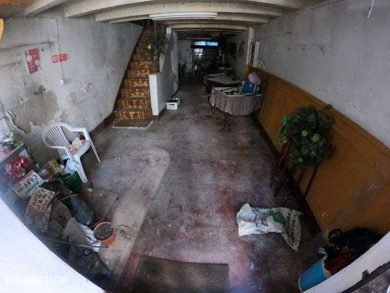 Prédio de 3 pisos para reabilitar no centro de Arcos de Valdevez - Grande imagem: 3/12