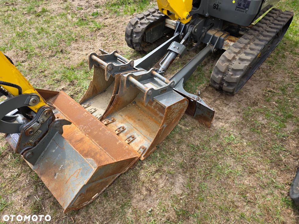 Wacker Neuson ET16 2023, stan idealny, niski przebieg 400mtg, szybkozłącze hydrauliczne, 3 x łyżka - 4