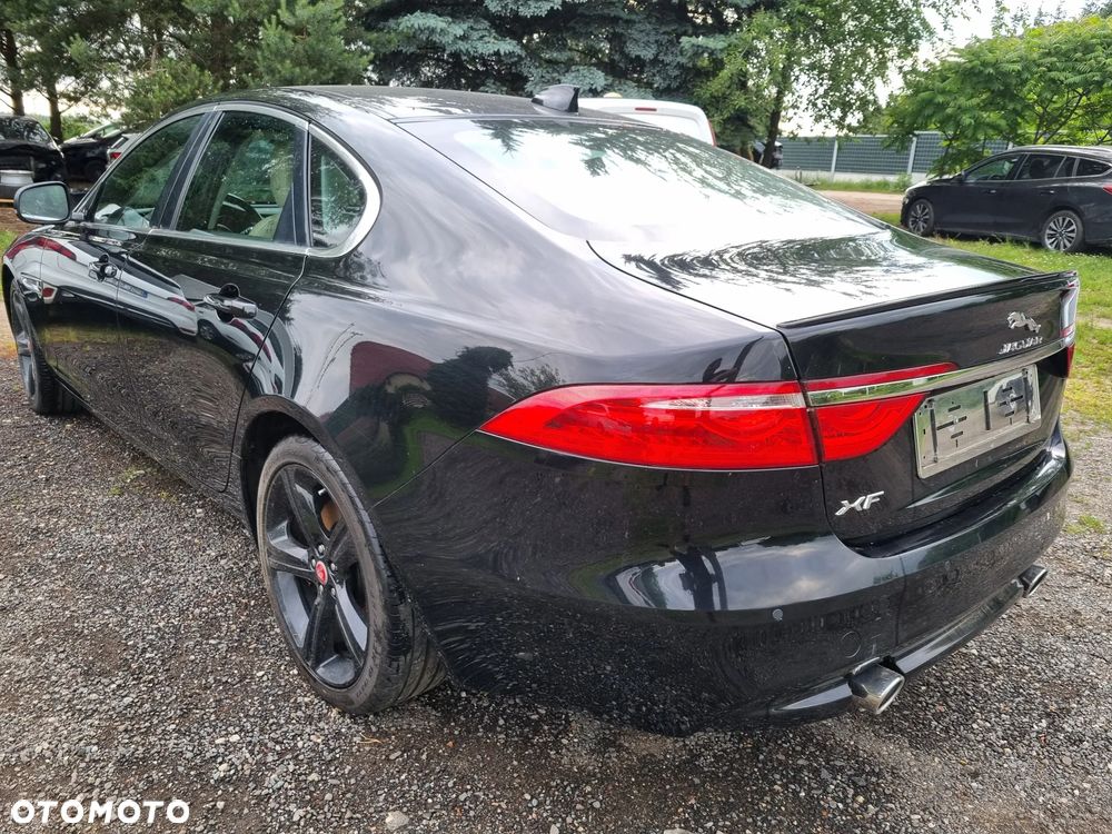 Jaguar XF 30d Prestige - 3