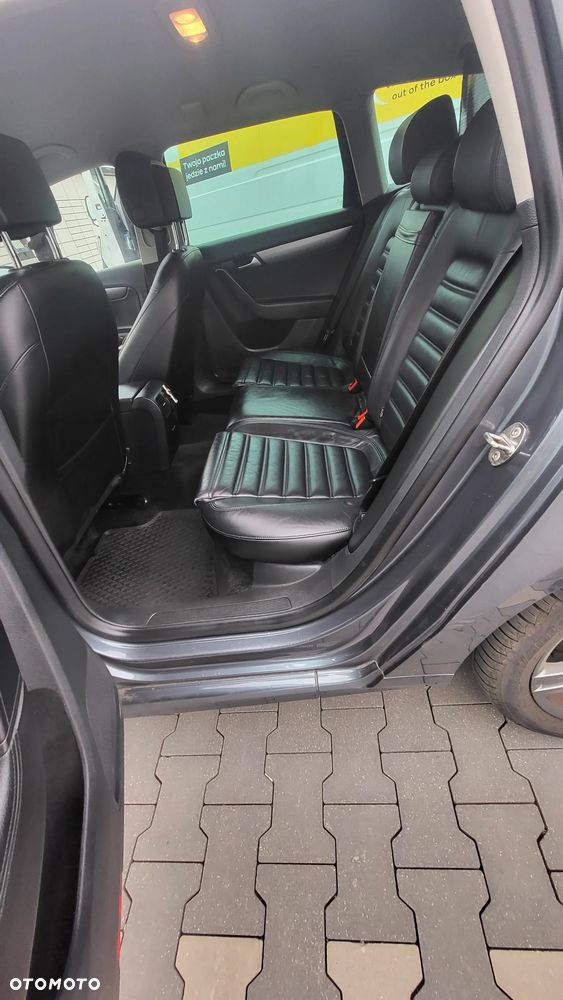 Volkswagen Passat 2.0 TDI Highline R-Style DSG - 13