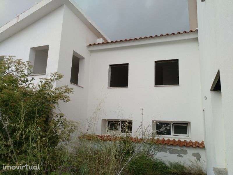 3 Moradias para concluir em São João da Pesqueira - Grande imagem: 2/5