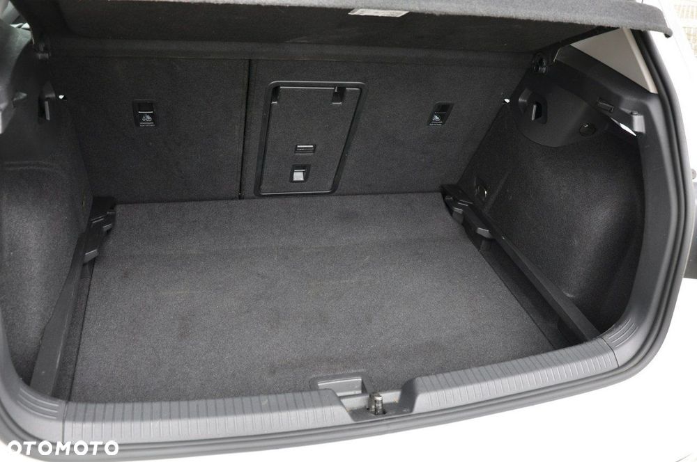 Volkswagen Golf - 30