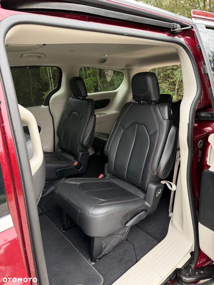 Chrysler Pacifica - 23