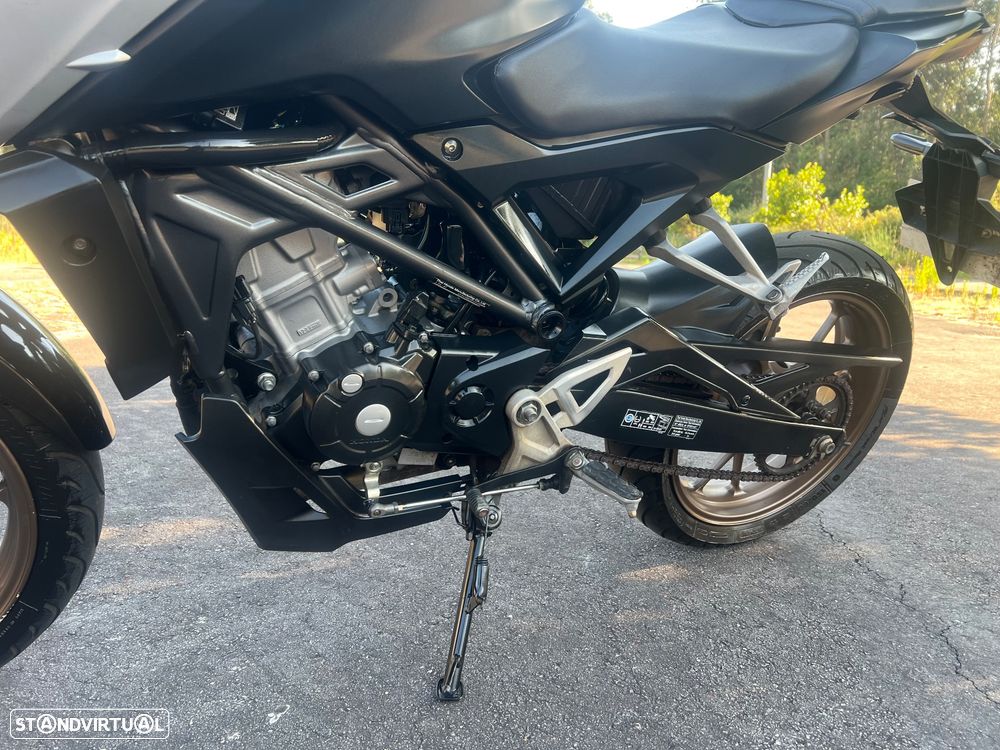 Honda CB 125 R - 8