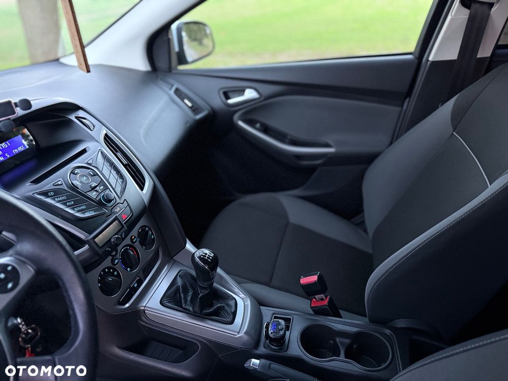 Ford Focus 1.6 Ambiente - 19