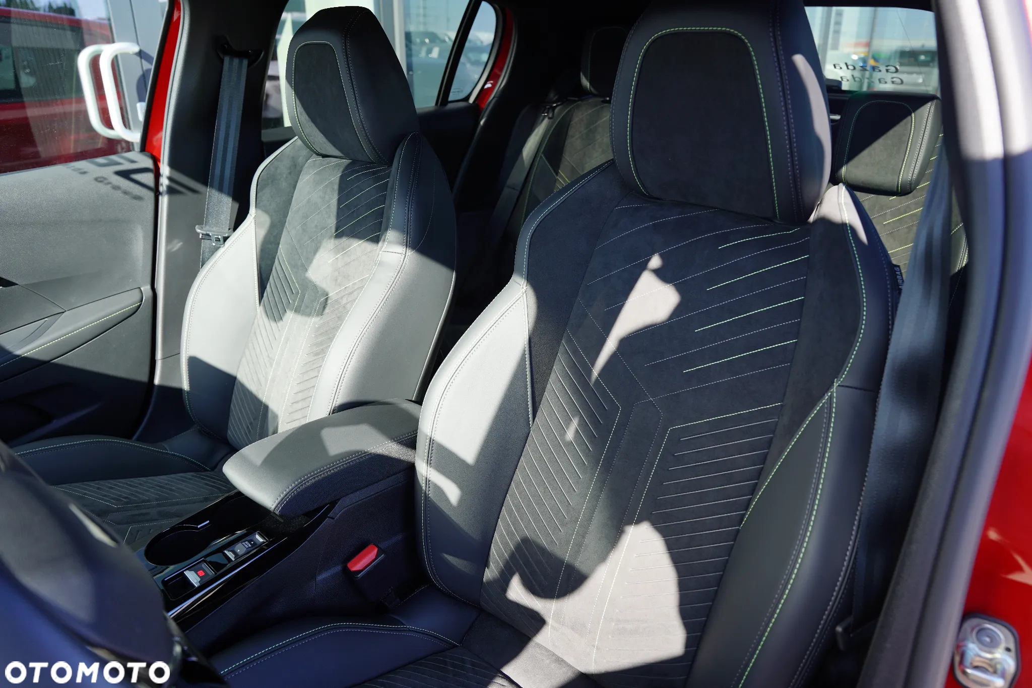Peugeot 208 1.2 mHEV GT - 13