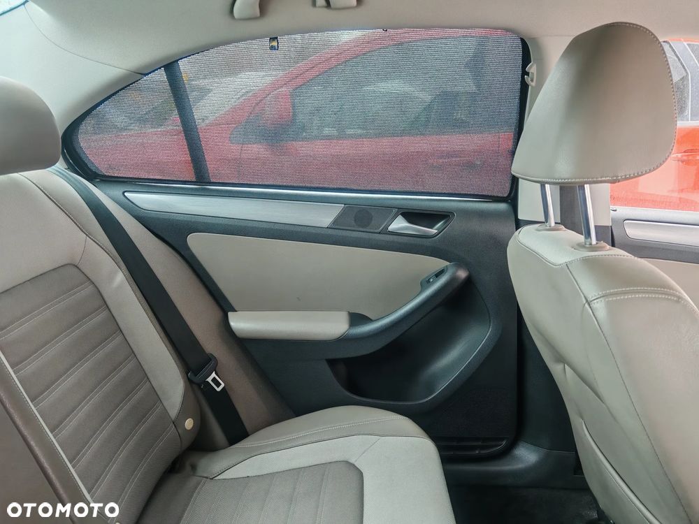 Volkswagen Jetta 1.6 TDI Highline - 20