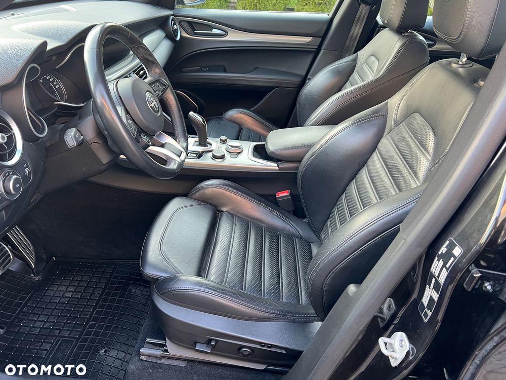 Alfa Romeo Stelvio 2.0 Turbo Veloce Q4 - 25