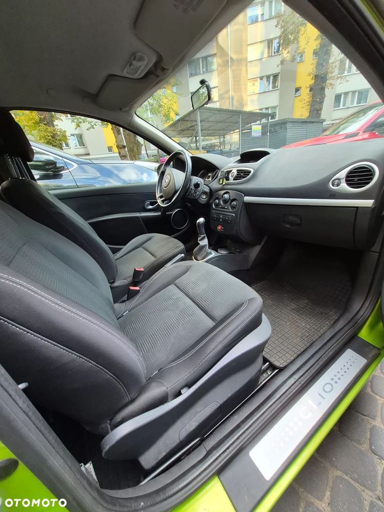 Renault Clio 1.2 16V Alize - 8