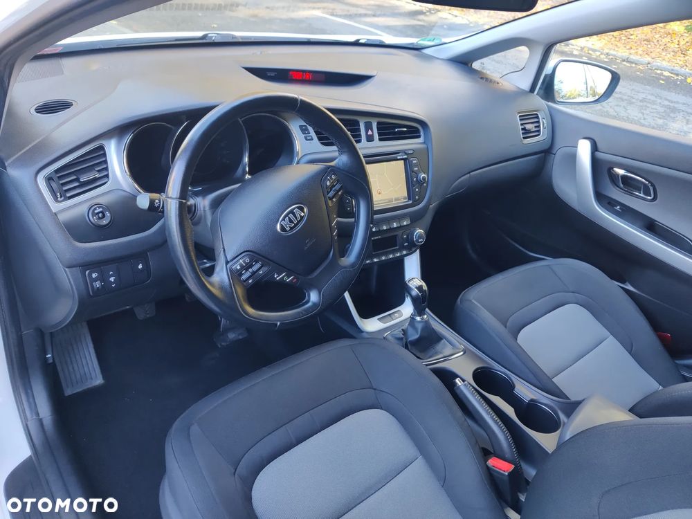Kia Ceed - 28