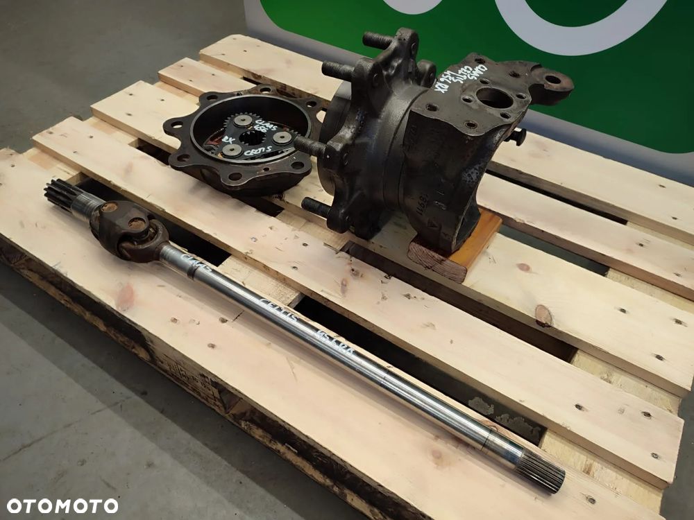 Zwolnica zwrotnica 18911 piasta półoś CLAAS CELTIS 456 RX - 3