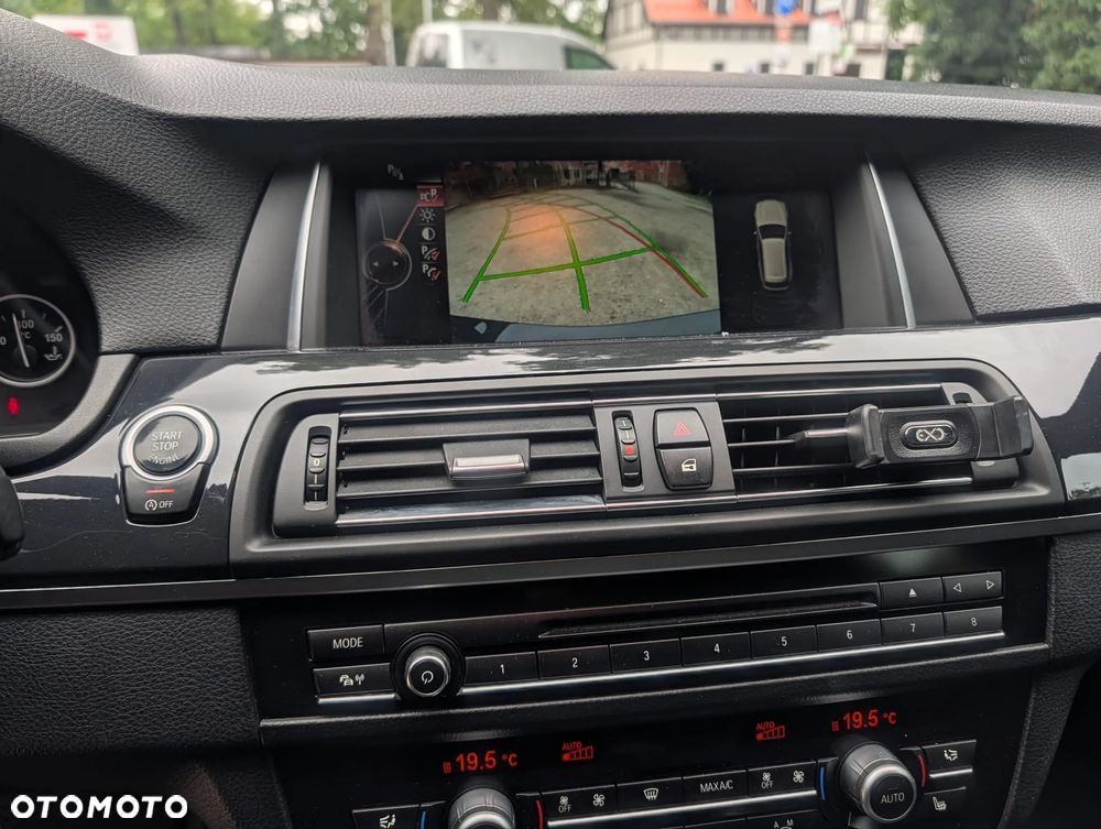 BMW Seria 5 520d M Sport - 33