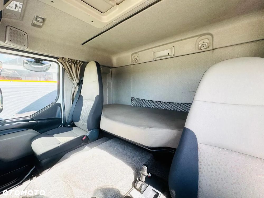 Renault Renault Renault Premium 18.270 DXI E5 / Klimatyzacja /kontener z winda / org. 187000km !!! / sypialka / na podz. Volvo - 32