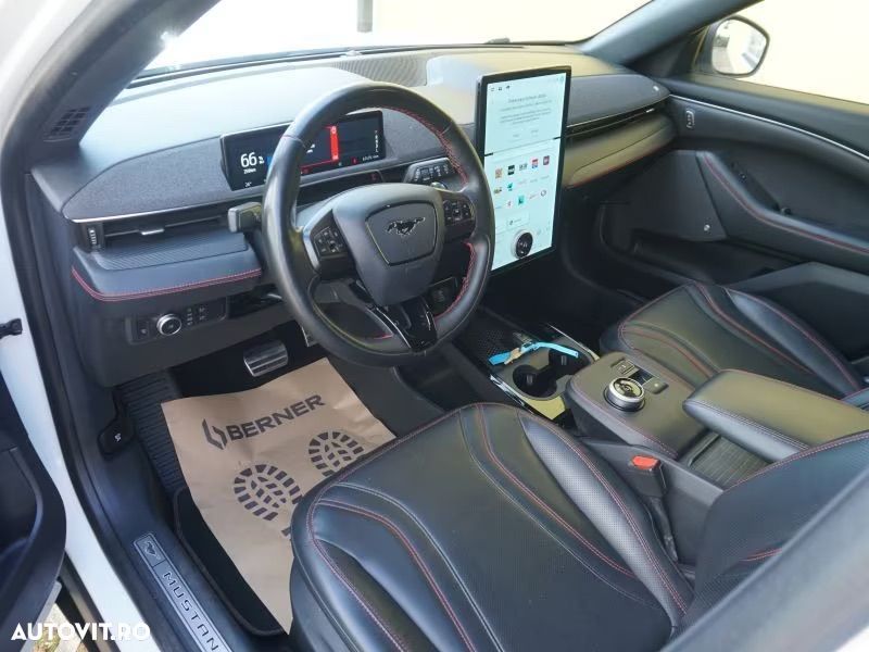 Ford Mustang Mach-E AWD PREMIUM - 8