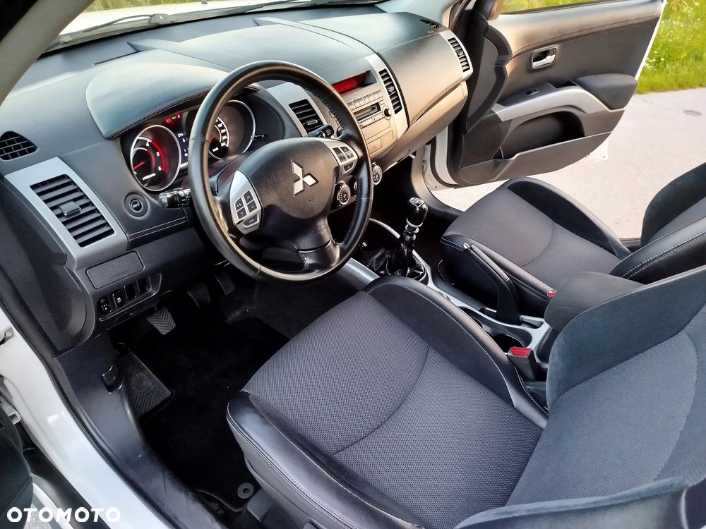 Mitsubishi Outlander 2.2 DI-D 4WD Invite - 13