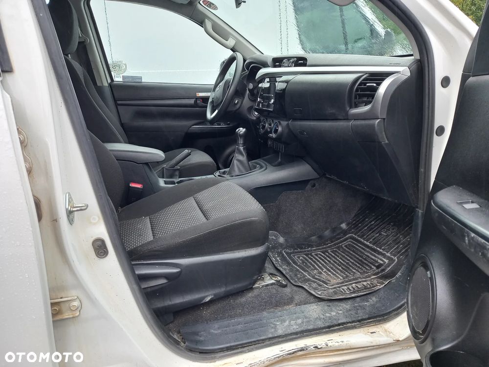 Toyota Hilux 2.4 D-4D Double Cab DLX 4x4 - 5