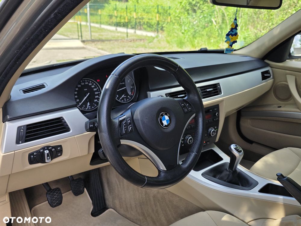 BMW Seria 3 318i - 13