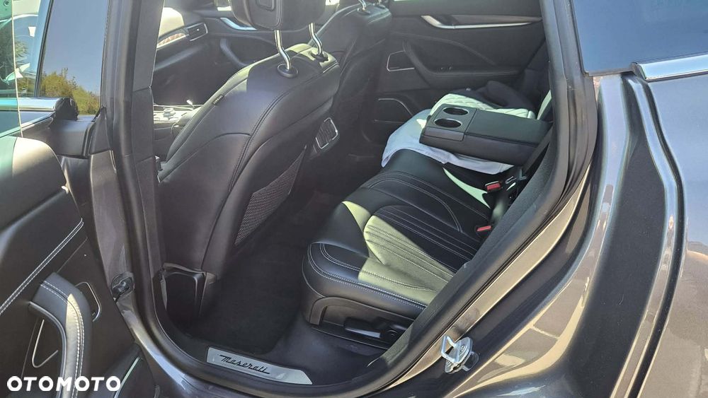 Maserati Levante Q4 Executive - 16