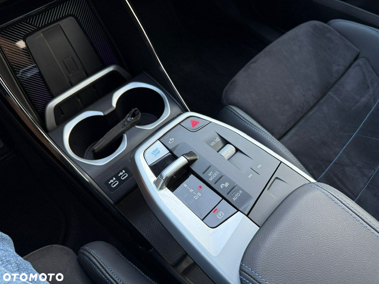 BMW iX1 xDrive30 66.5kWh M Sport - 19