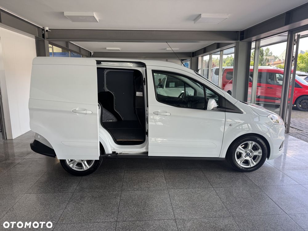 Ford Transit Courier - 16