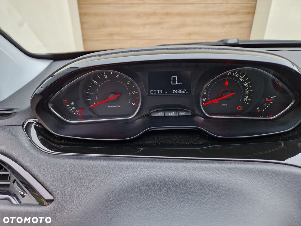 Peugeot 208 PureTech 82 Urban Move - 9