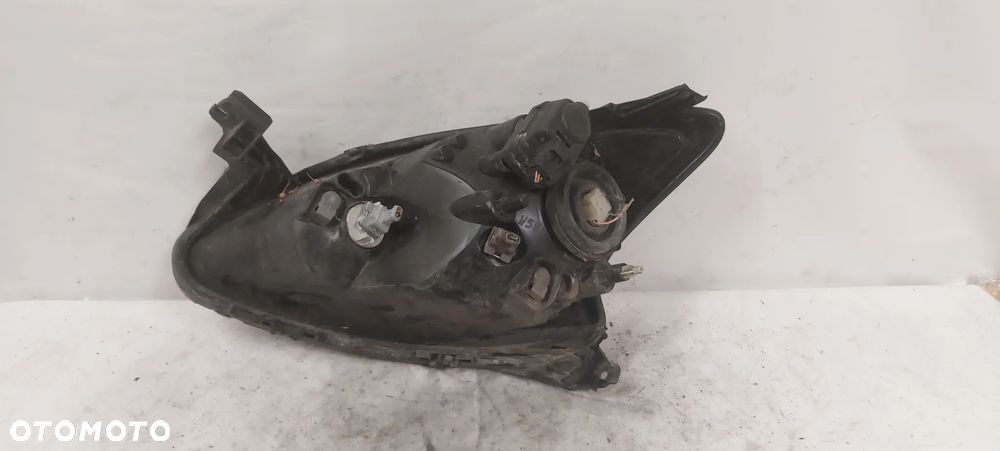 .  LAMPA PRZOD PRZEDNIA PRAWA TOYOTA AYGO 1 - 4