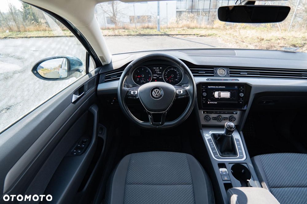 Volkswagen Passat - 12