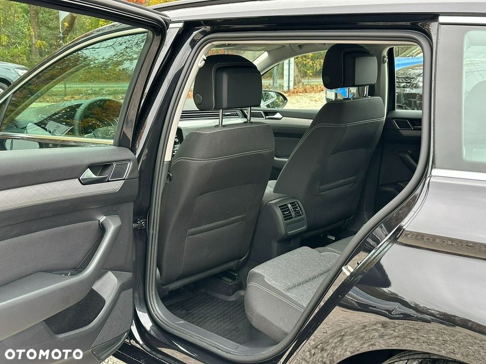 Volkswagen Passat - 15