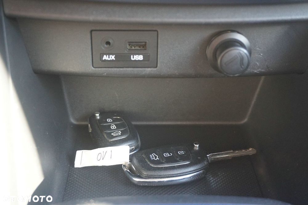 Hyundai i10 1.2 Premium - 12