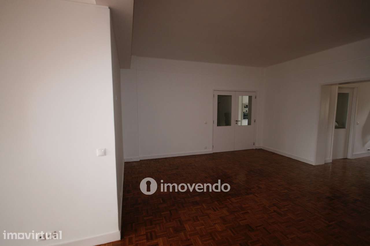 Apartamento T3+1 remodelado, no centro de Coimbra - Grande imagem: 3/27